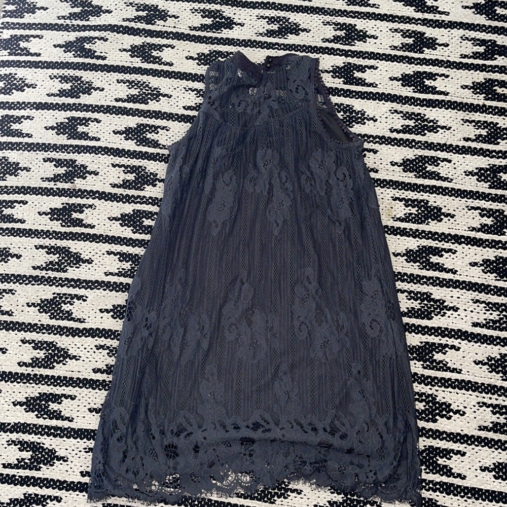 Lace dress - Picture 2 of 3